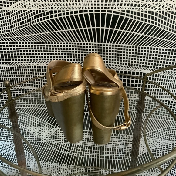 Dolce & Gabanna Gold Disco Platforms 38 - Picture 4 of 5